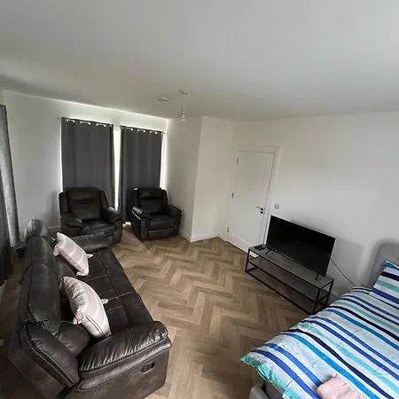 Serene 3-bedroom House In Athlone