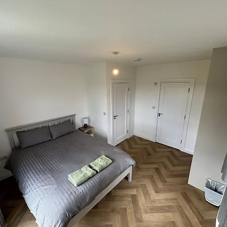 Feriehus Serene 3-bedroom House In