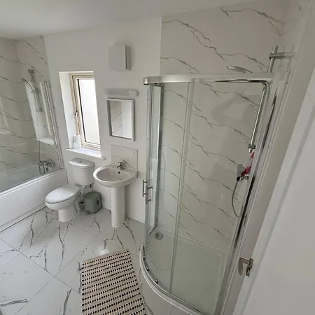 Serene 3-bedroom House In Feriehus Athlone