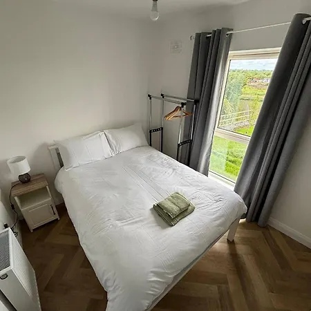 Serene 3-bedroom House In Feriehus