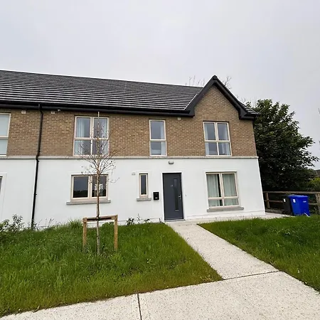 Serene 3-bedroom House In * Athlone